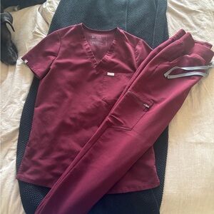 Figs Burgundy Scrub Set